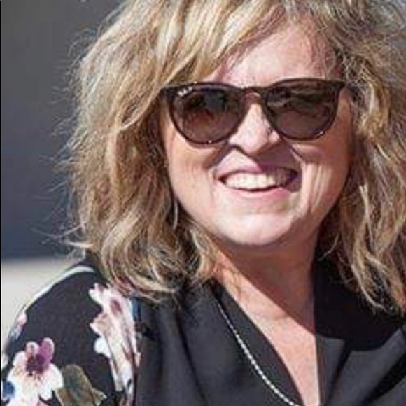 Meet your Posher, Holly - Picture 1 of 1